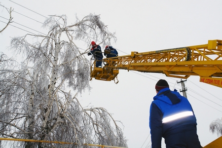 Продолжающийся обильный снегопад вновь привел к некоторым нарушениям в системе электроснабжения Московской области