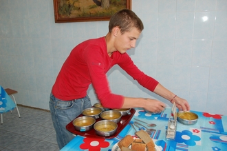 Московская объединенная электросетевая компания подарила школе кухонное оборудование стоимостью около двух миллионов рублей